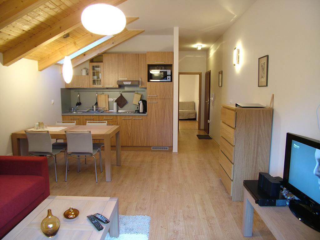 Apartmany Holidayตาเล ภายนอก รูปภาพ